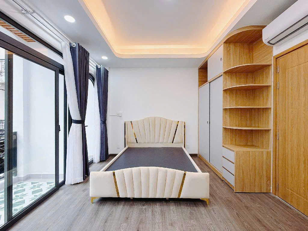 4 TÂNG - XE HƠI NGÚ TRONG NHÀ - KÊ BÊN PHÚ MỸ HƯNG - NHÀ MỚI VÀO Ở NGAY - Đ. NGUYỄN THỊ THẬP - F. 15998568