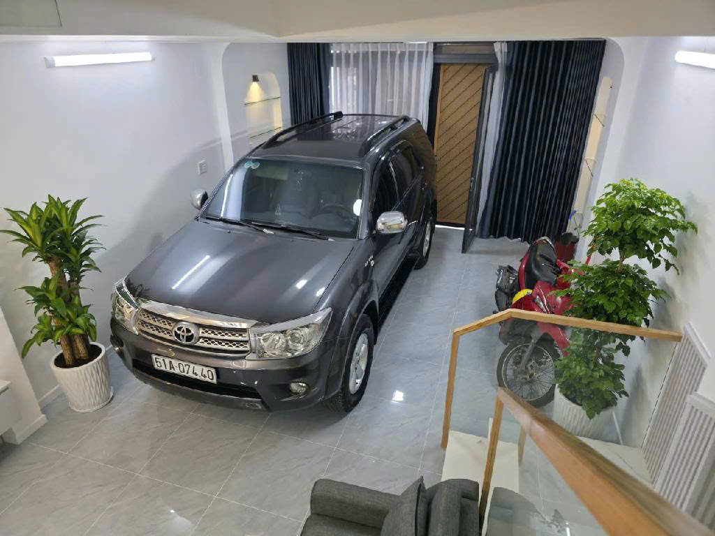 4 TÂNG - XE HƠI NGÚ TRONG NHÀ - KÊ BÊN PHÚ MỸ HƯNG - NHÀ MỚI VÀO Ở NGAY - Đ. NGUYỄN THỊ THẬP - F. 15998568