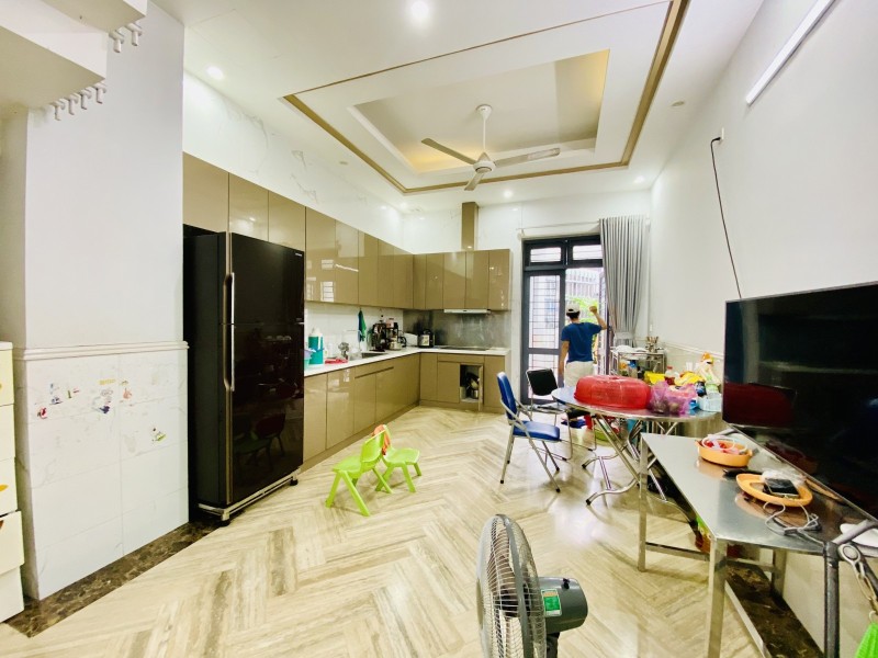Bán nhà  đường  Gò Dưa, Thủ Đức, TP HCM. DT 90m2, 4 tầng. Giá 7.25 tỷ, Sổ hồng - 0933125879 15998579