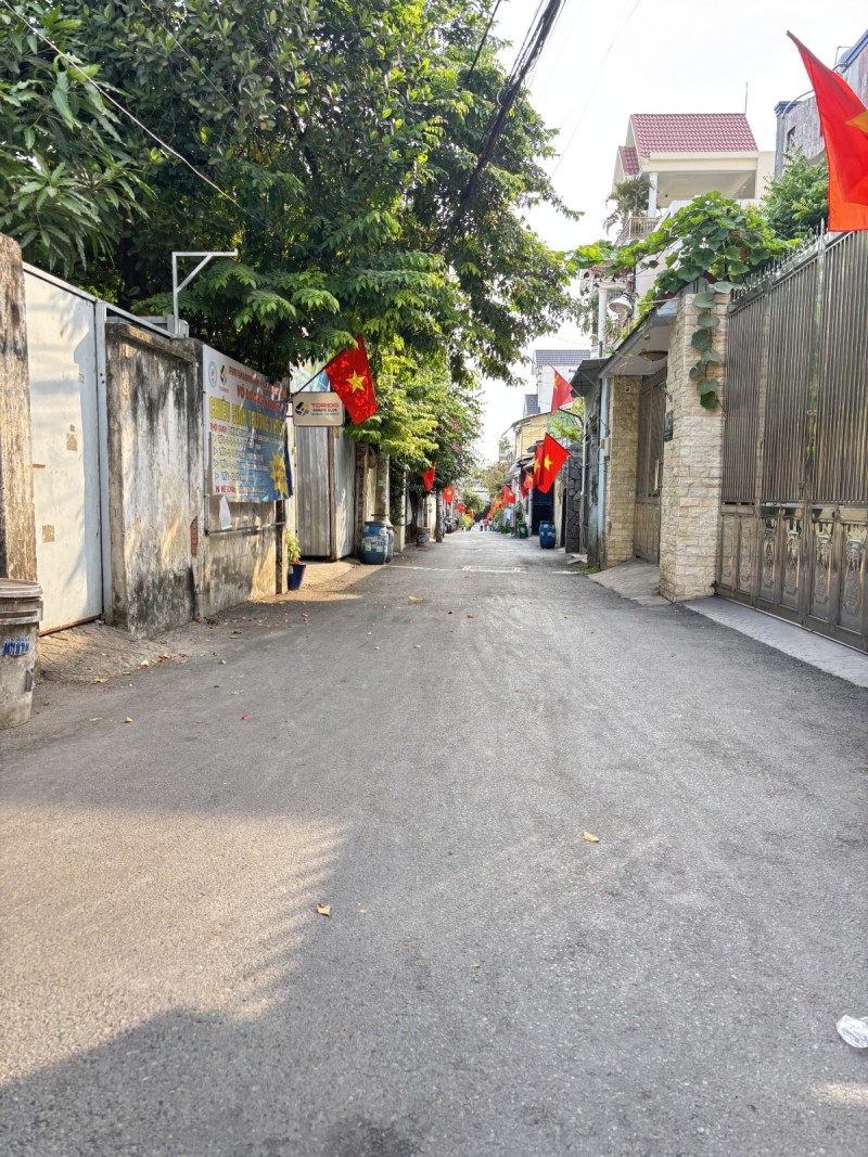 Bán nhà 3 tầng đường Tam Châu, Thủ Đức, TP HCM. DT 73m2, sổ hồng. Giá 6.99 tỷ. LH 0933125879 15998592