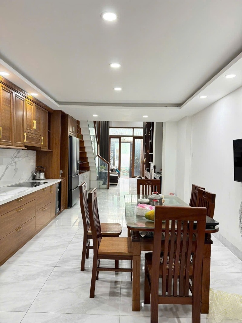 Bán nhà 3 tầng đường Tam Châu, Thủ Đức, TP HCM. DT 73m2, sổ hồng. Giá 6.99 tỷ. LH 0933125879 15998592