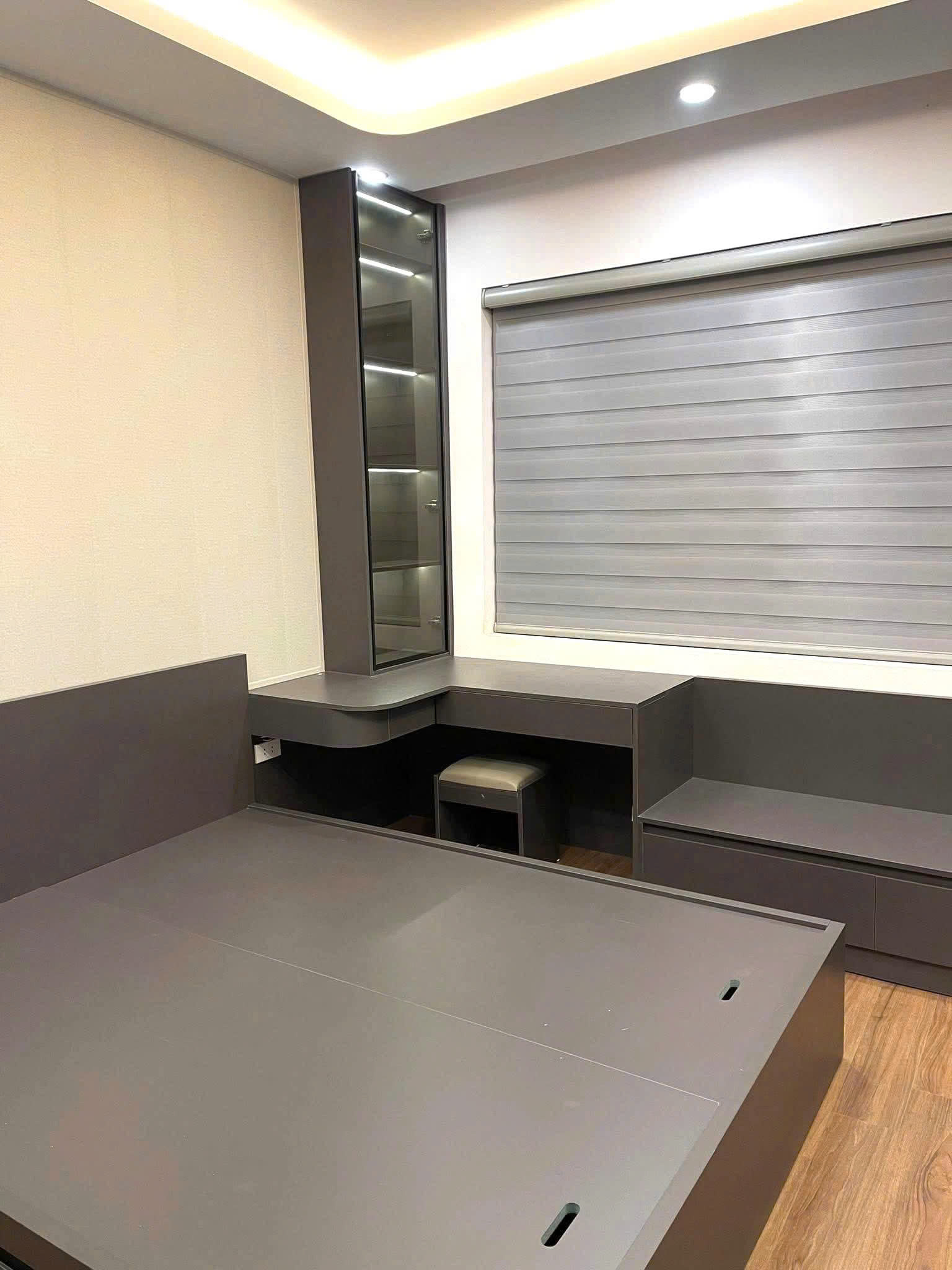 Cho thuê nhà ngõ Đội Cấn 40m2 x 4 tầng, 5 ngủ, 16.5 triệu vào ngay 15998609