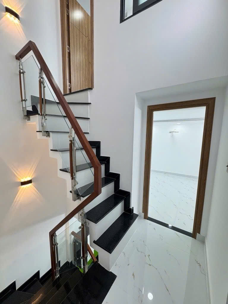 4 tỷ nhỉnh . BÌNH TÂN.Nhà mới xây,gần Chợ Phú Lâm, giáp Q6, Tên Lửa, hẻm thông thoáng- 3 tầng , 15998633