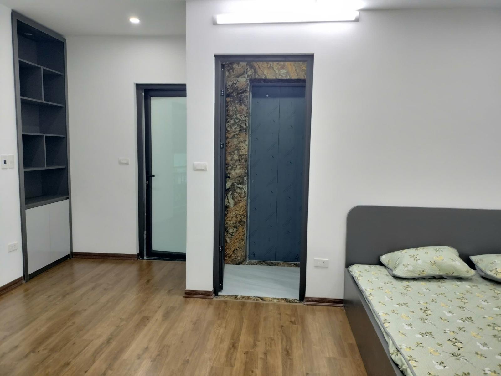 Cần bán nhà Nguyễn Khang 45m 5T 15 tỷ thang máy sịn sò 15998738