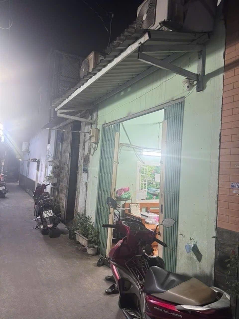 CHỈ 4.5 TỶ - 70M2 (7X10) HẺM4 3 GÁC - NGUYỄN VĂN QUÁ - QUÂN 12. 15998852
