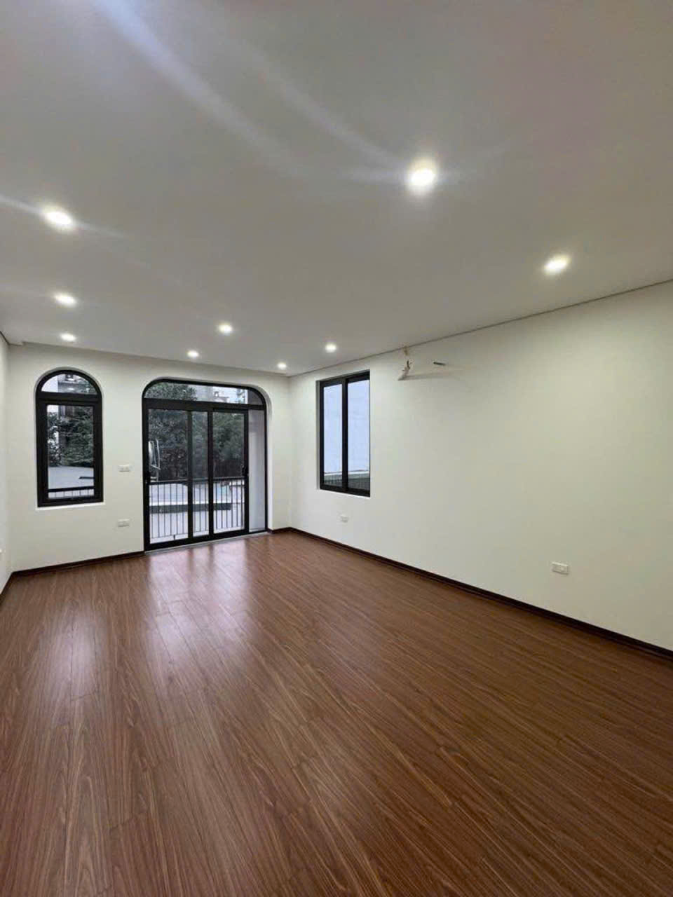 🔥 SIÊU PHẨM TRUNG TÂM CỔ LINH – 55m² x 5 TẦNG – THANG MÁY – FULL NỘI THẤT 🔥 15998868