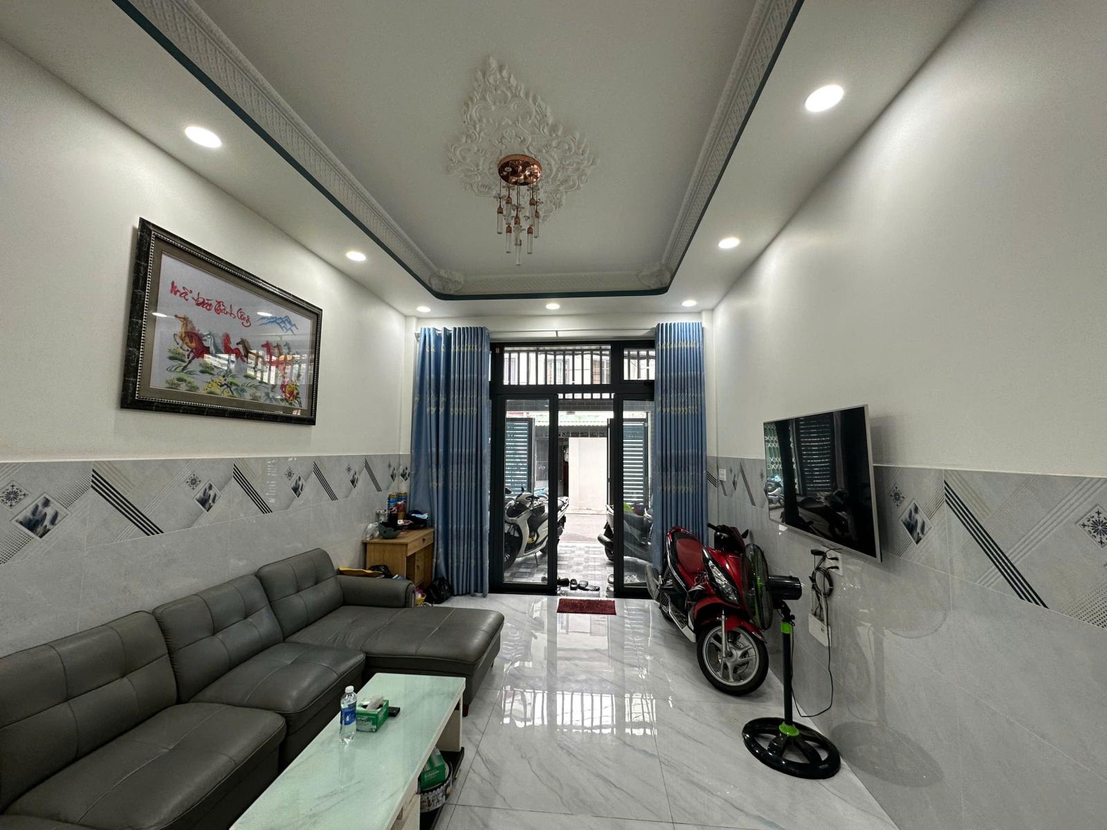 (Tin thật 100%) Nhà đẹp 117m2 Thoại Ngọc Hầu - Hẻm 6m - Cách phố 35m - Rẻ hơn TT 20%- HHMG 15998885