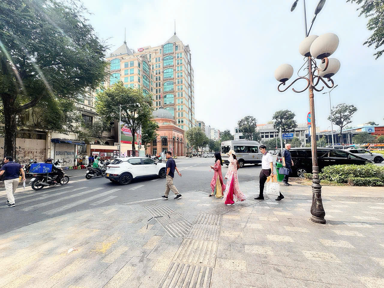 SIÊU PHẨM KIM CƯƠNG - BÁN NHÀ 2 TẦNG MẶT TIỀN KS Đ.NGUYỄN DU, BÊN NGHÉ, QUẬN 1 - DT 4M*15M - HDT 15999020