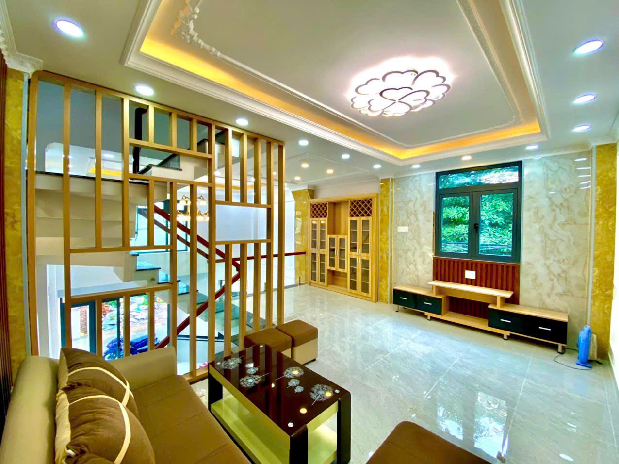 Chính chủ bán nhà 4 lầu DTSD 200m2 góc 2 mặt tiền HXH đường Cây Keo 15999021