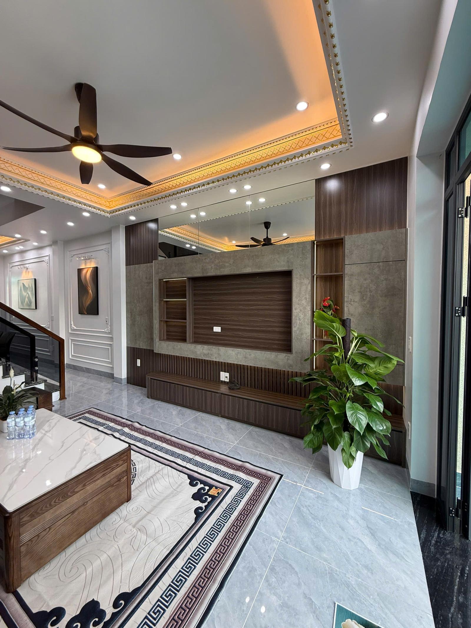 RA HÀNG 3 CĂN NHÀ 3 TẦNG TÂN CỔ ĐIỂN – LÊ SÁNG, HỒNG AN 15999032
