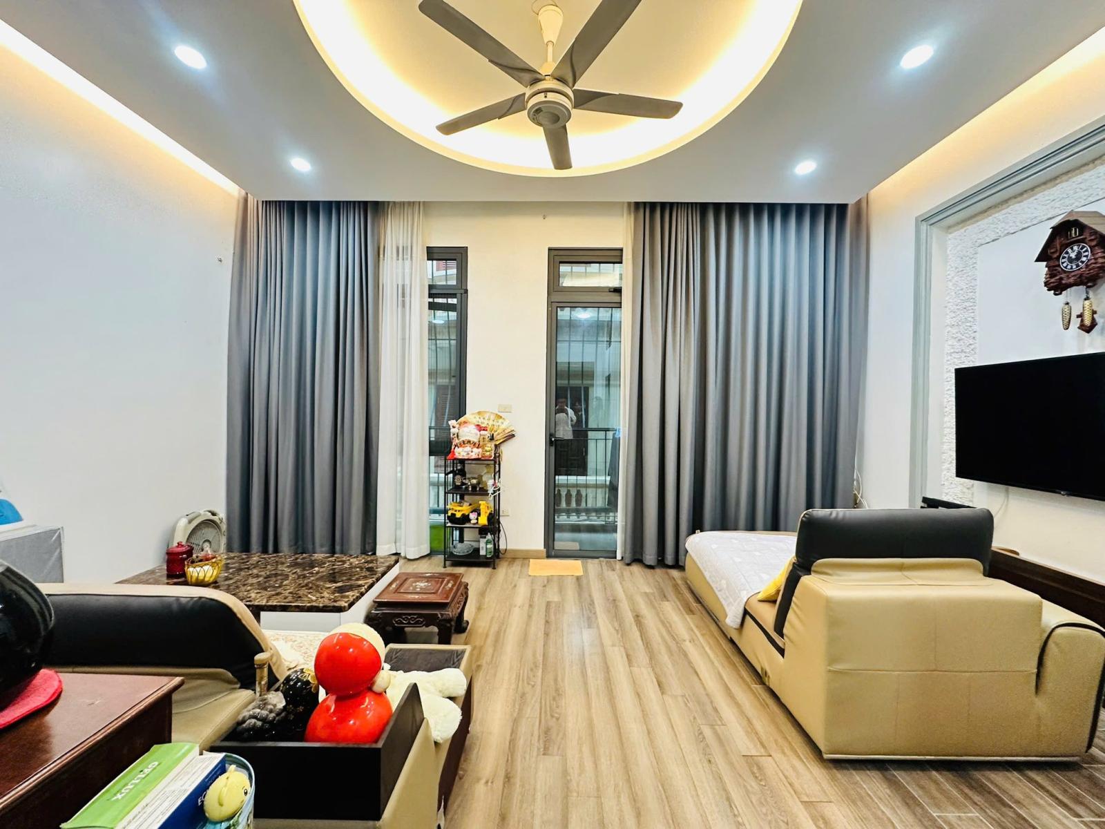 NHÀ ĐẸP, NGÕ 210, HOÀNG QUỐC VIỆT, CẦU GIẤY-PHÂN LÔ- Ô TÔ-KD:70M X4T, MT 6M, GIÁ 26,4 TỶ. 15999119