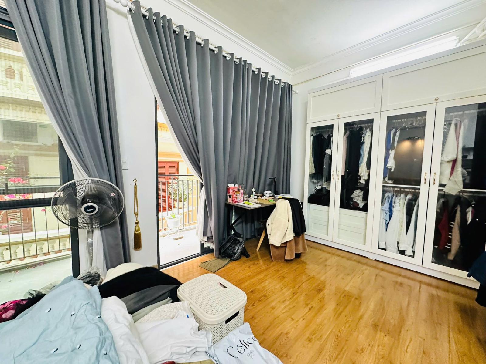 NHÀ ĐẸP, NGÕ 210, HOÀNG QUỐC VIỆT, CẦU GIẤY-PHÂN LÔ- Ô TÔ-KD:70M X4T, MT 6M, GIÁ 26,4 TỶ. 15999119