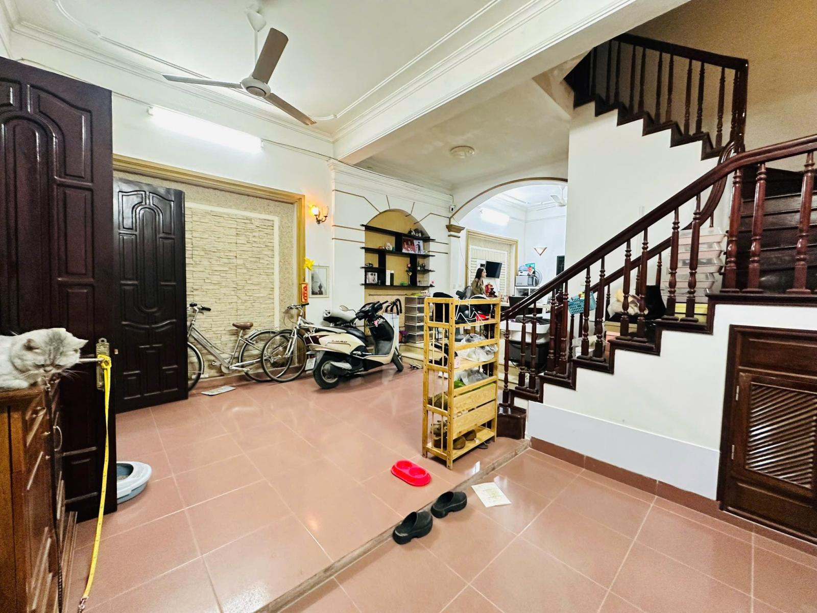 NHÀ ĐẸP, NGÕ 210, HOÀNG QUỐC VIỆT, CẦU GIẤY-PHÂN LÔ- Ô TÔ-KD:70M X4T, MT 6M, GIÁ 26,4 TỶ. 15999119