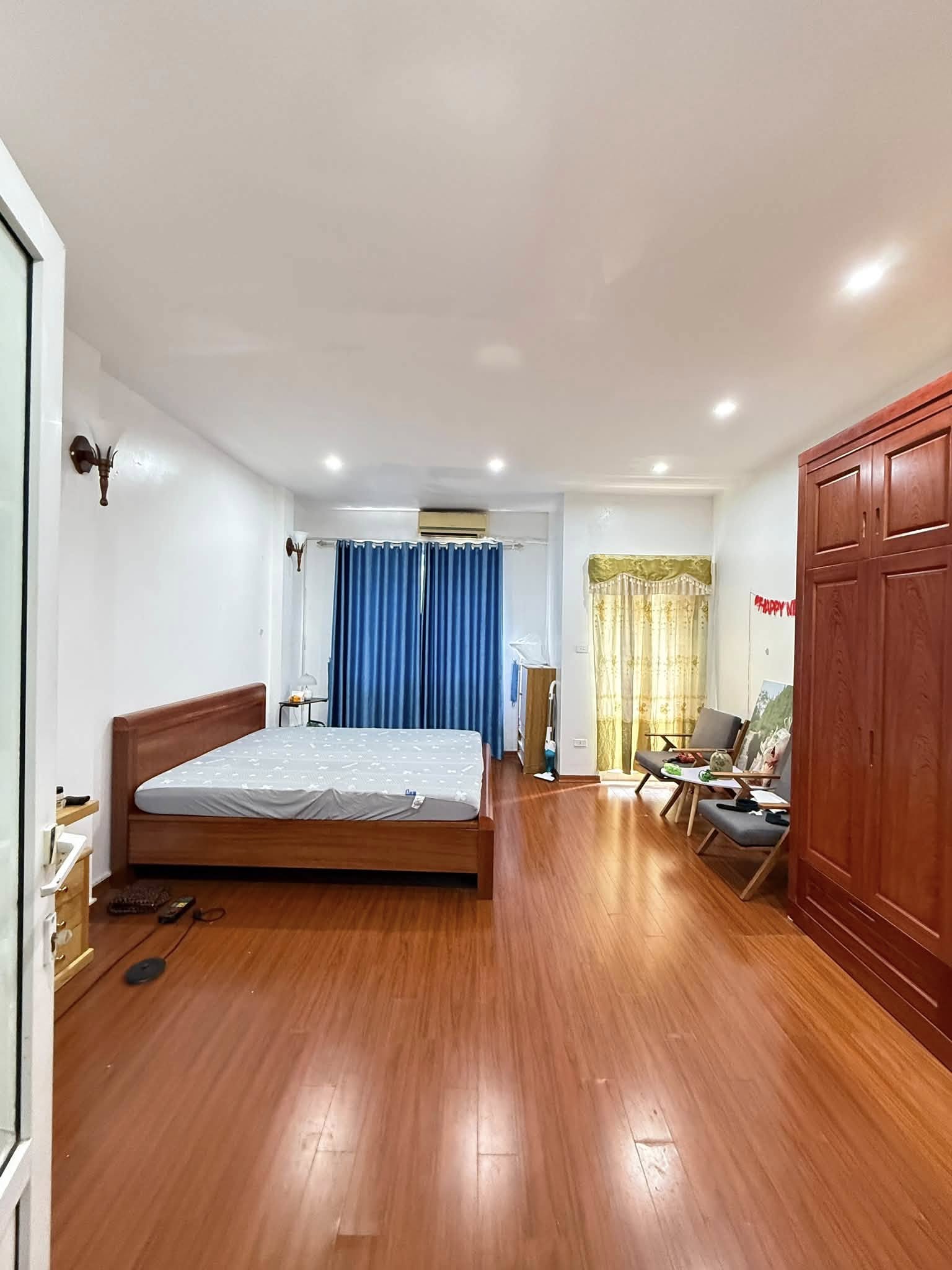 SIÊU PHẨM, NGÕ 612, LẠC LONG QUÂN, TÂY HỒ: 74M X6T, MT 4,4M, GIÁ 28,9 TỶ

 15999132