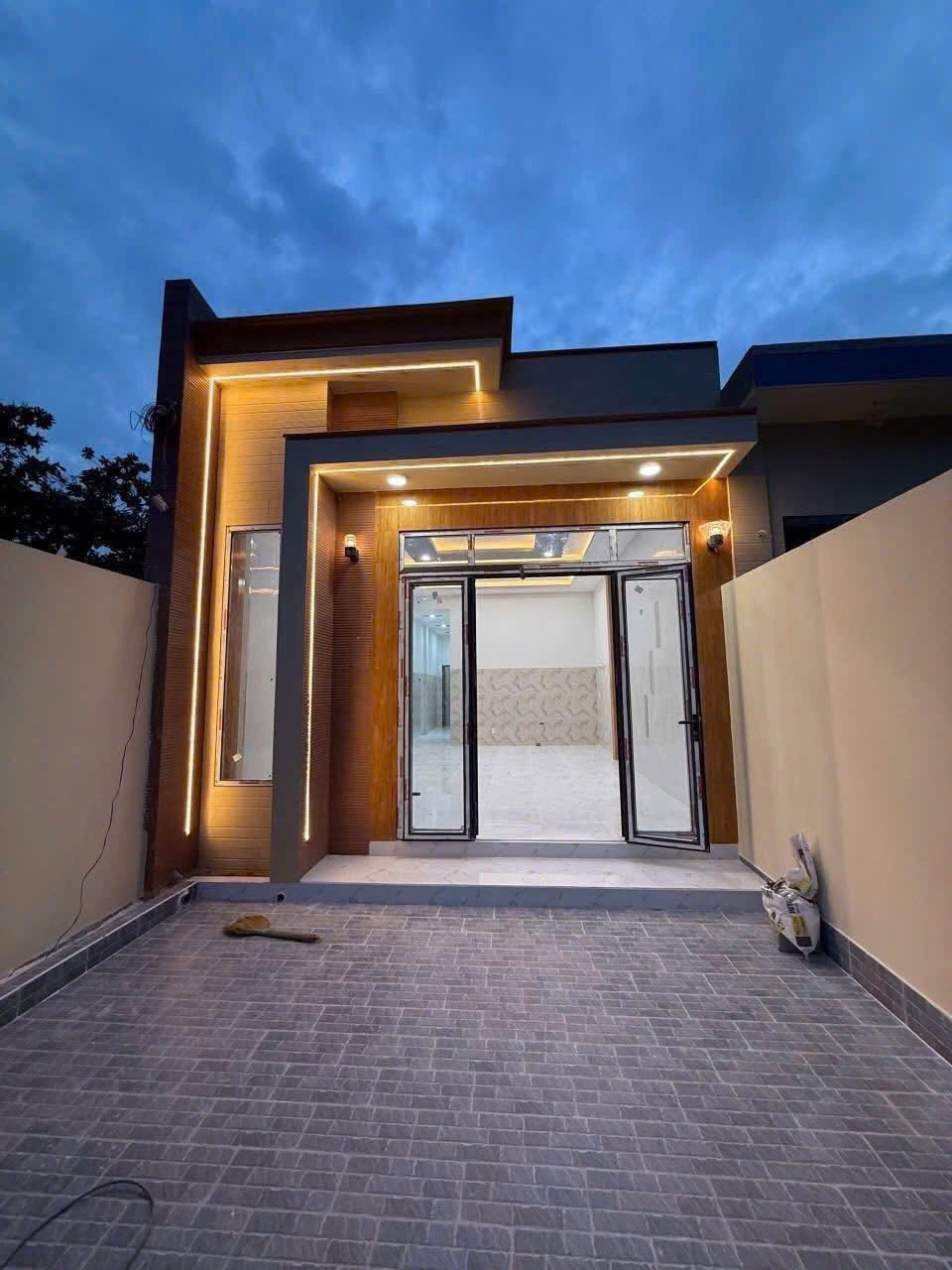 Cần Bán 1 Căn Nhà Duy Nhất - Nằm Trên Đường Lê Duẩn, Long Hải - Gần biển, chợ, trường học 15999166
