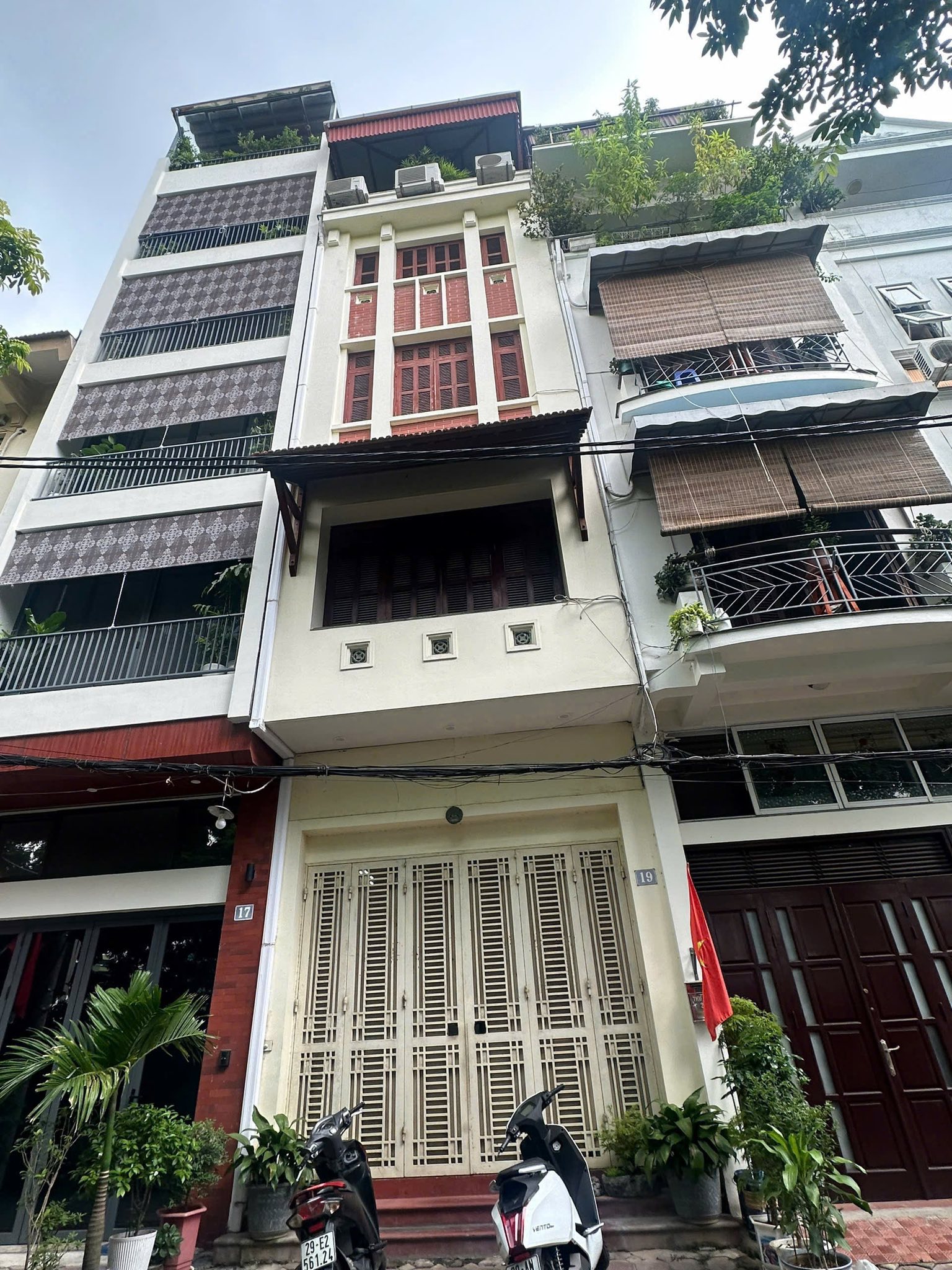 Bán nhà khu phân lô Hoàng Cầu, Đống Đa, ô tô qua nhà, vỉa hè, hai thoáng, 45m, 13.4 tỷ 15999245