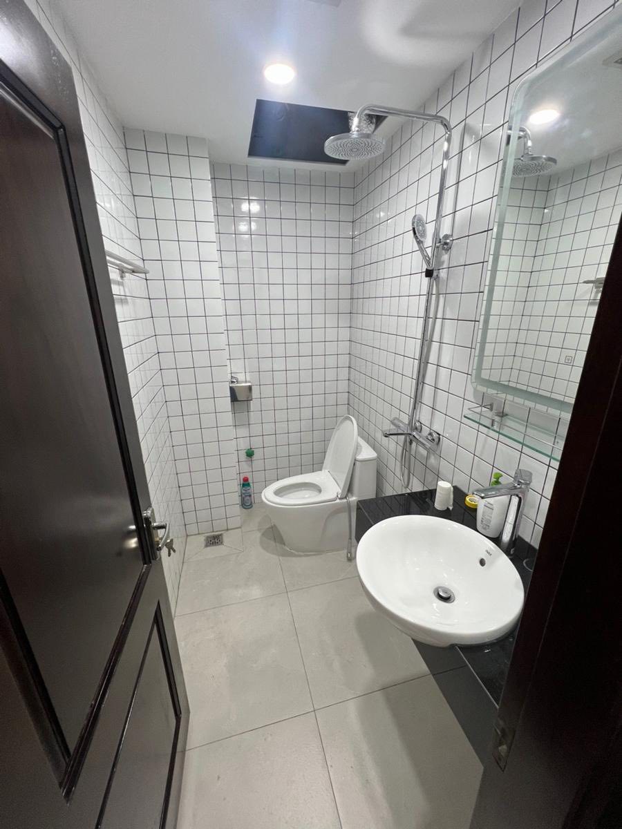 Bán nhà khu phân lô Hoàng Cầu, Đống Đa, ô tô qua nhà, vỉa hè, hai thoáng, 45m, 13.4 tỷ 15999245