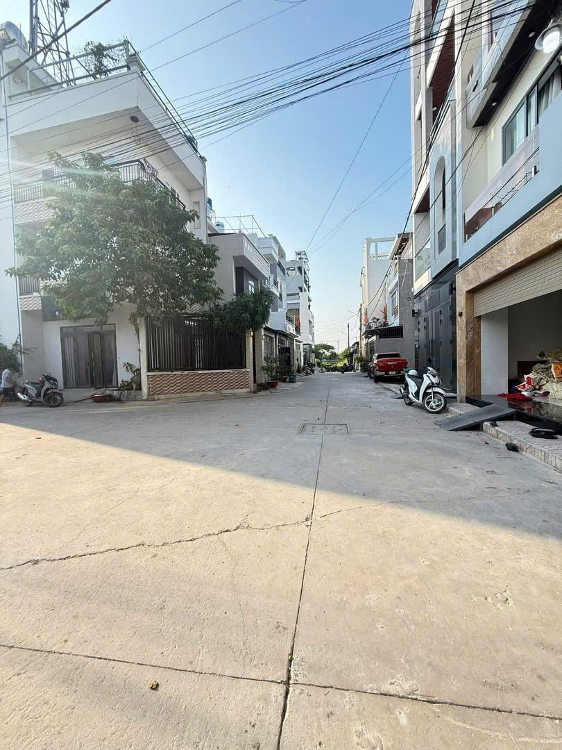 TÒA NHÀ GÓC 2 MẶT TIỀN – 4 TẦNG – NGANG 5.5M HIẾM – DÒNG TIỀN 20TR/THÁNG 15999253