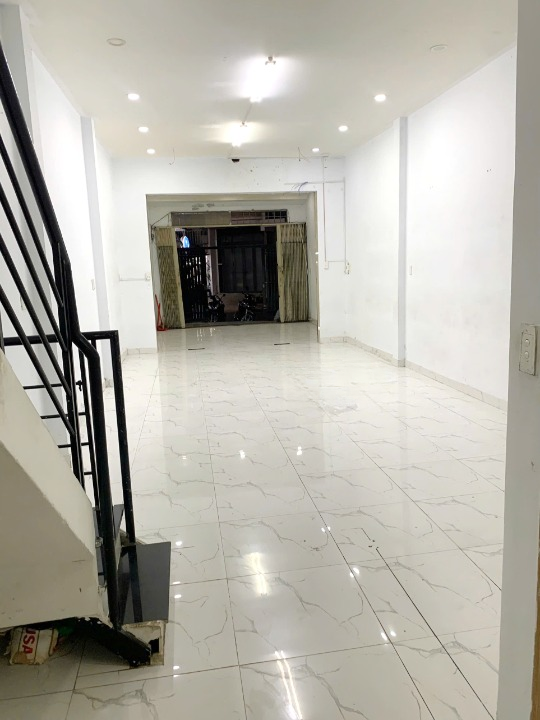 Cho thuê nhà góc 2 tầng nở hậu L 5.2m mặt tiền Ba Đình P10Q8. Giá 13 triệu/tháng 15999288