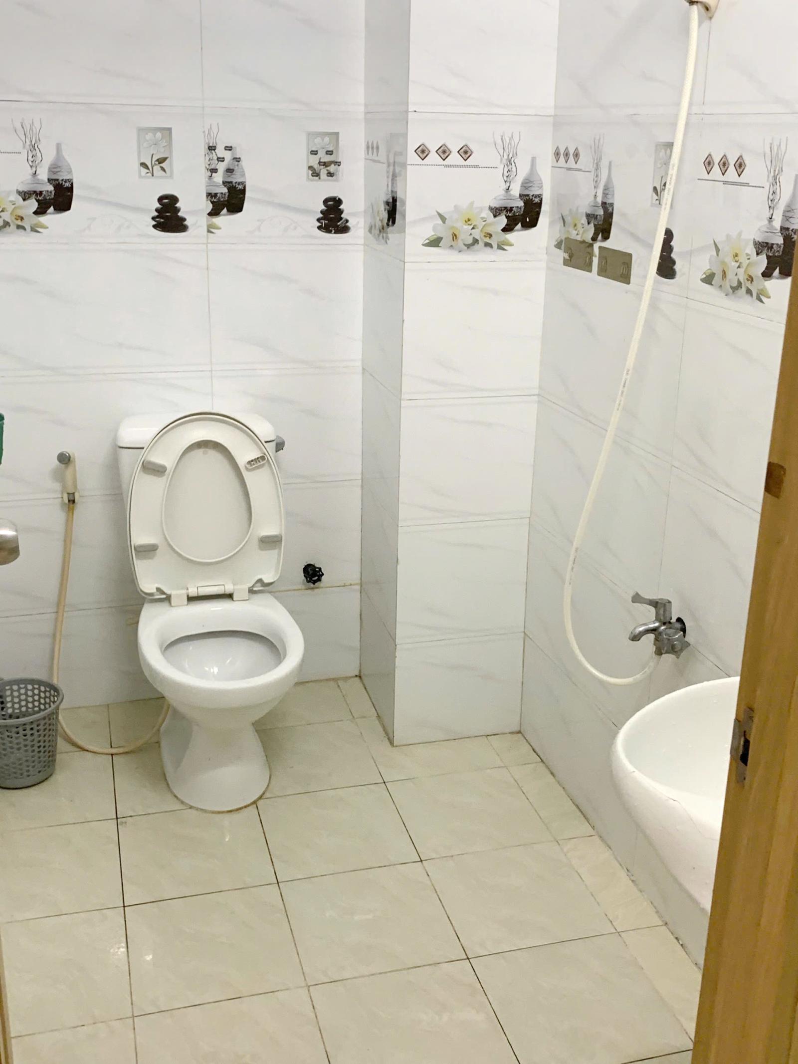 Cho thuê nhà góc 2 tầng nở hậu L 5.2m mặt tiền Ba Đình P10Q8. Giá 13 triệu/tháng 15999288