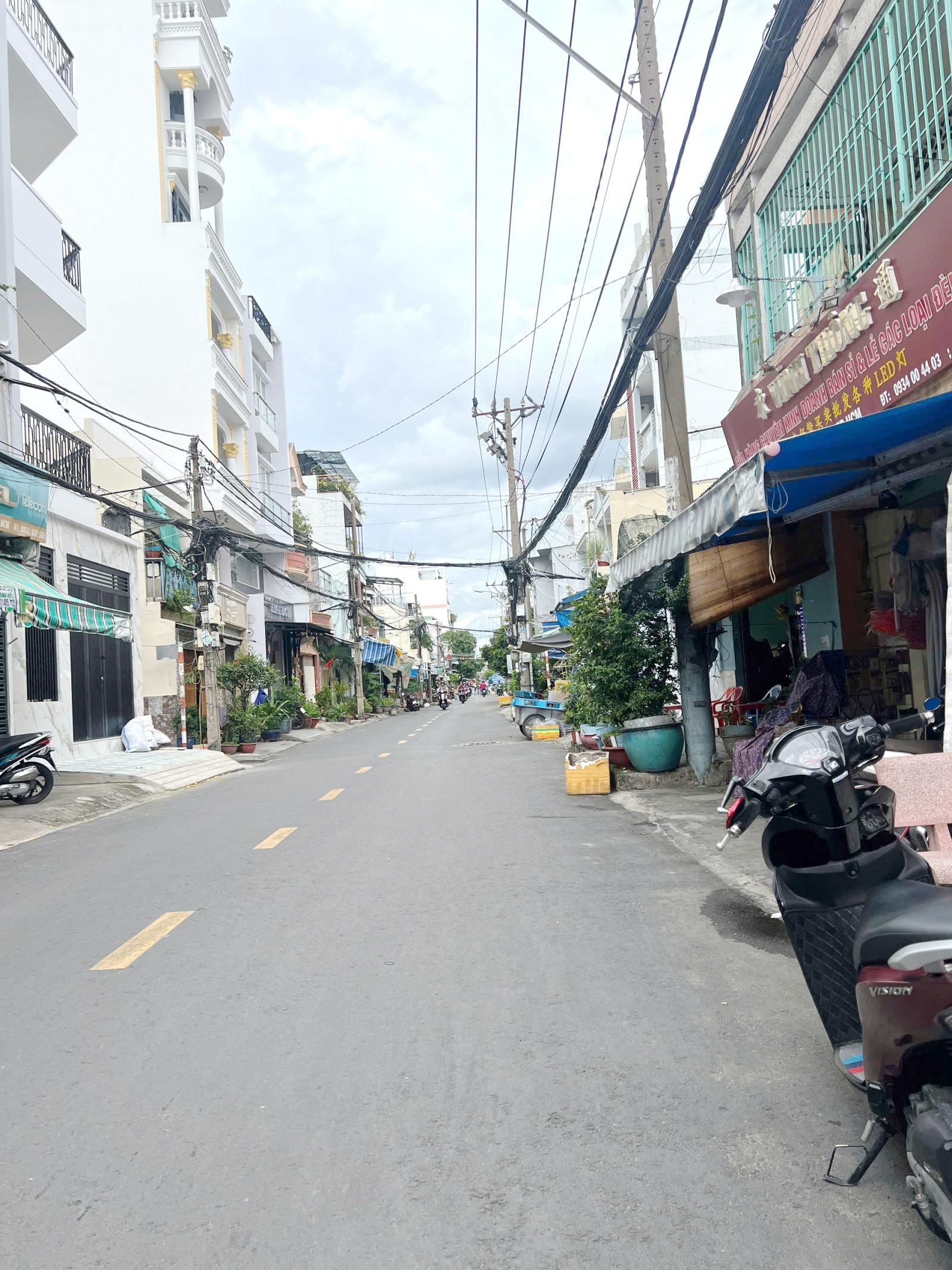 Cho thuê nhà góc 2 tầng nở hậu L 5.2m mặt tiền Ba Đình P10Q8. Giá 13 triệu/tháng 15999288