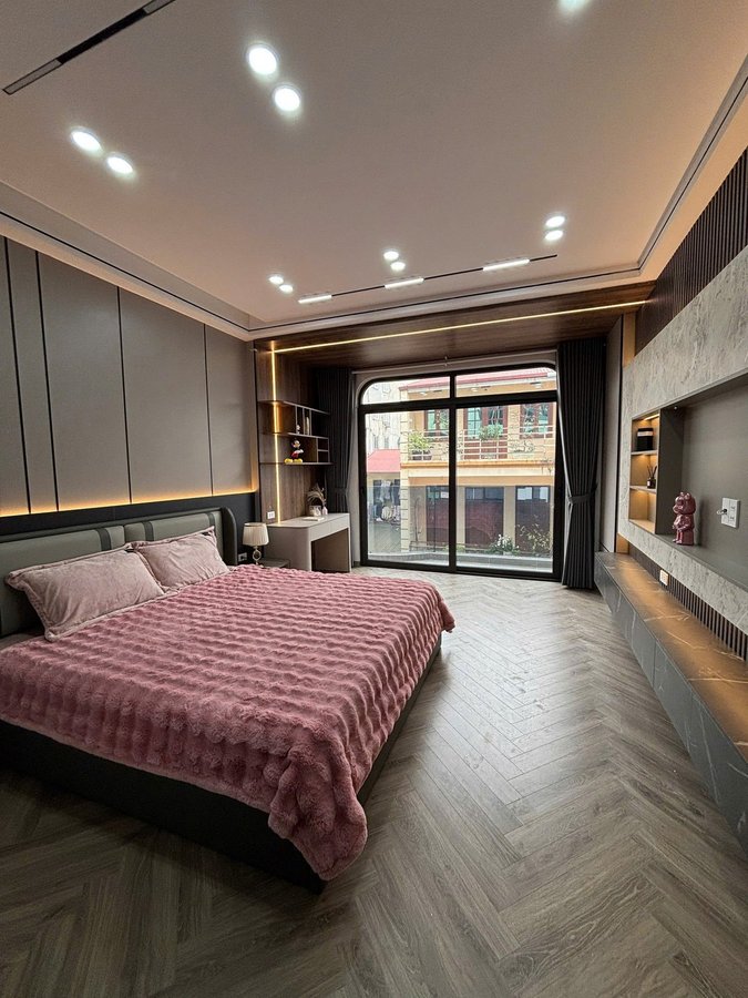 Bán Nhà Nguyễn Văn Cừ. Long Biên. 8 Tầng Thang Máy. Ô Tô. DT 47m2. MT 4.1m. Giá 19.4 Tỷ. 15999445