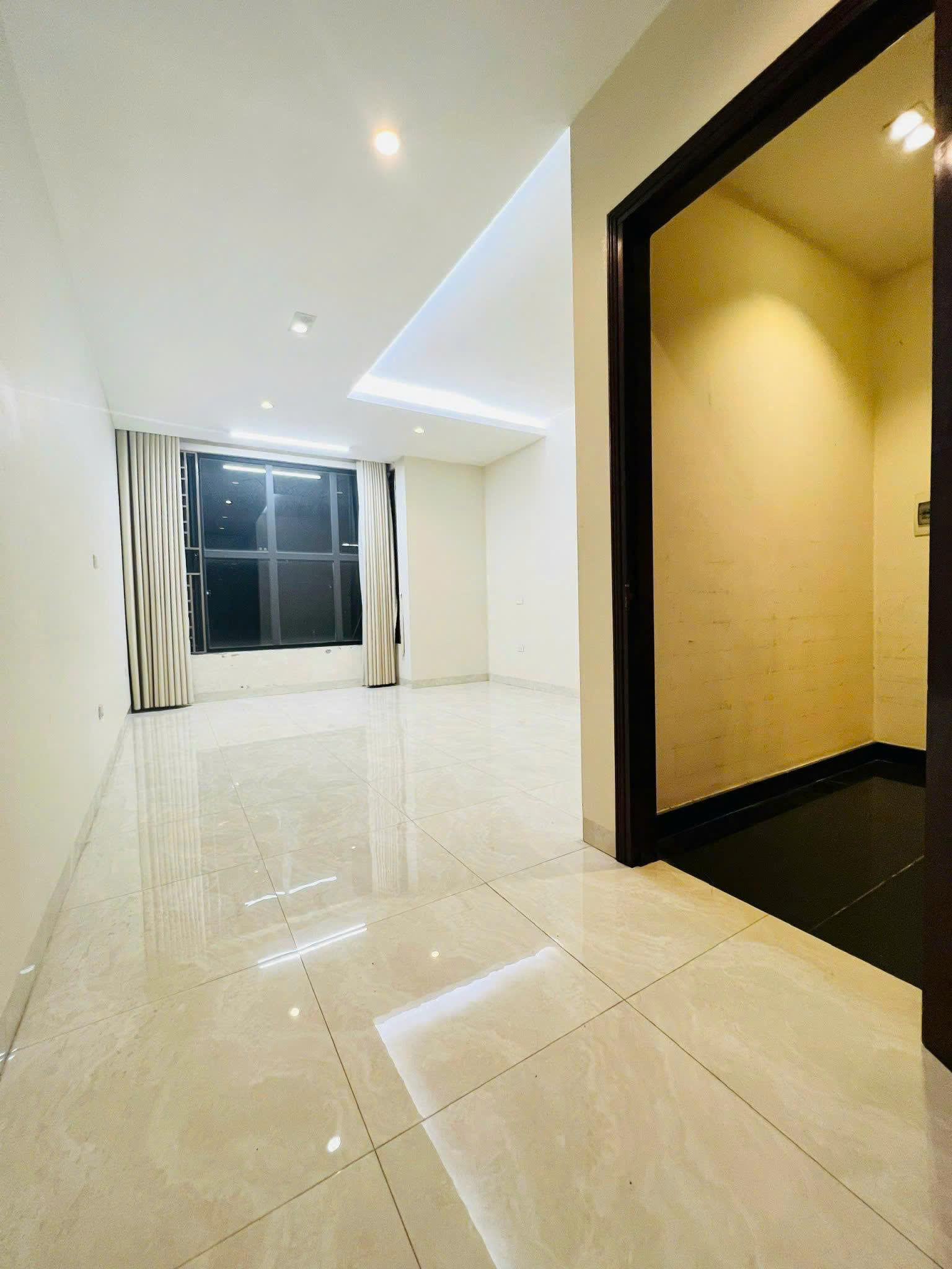 CHO THUÊ NGUYÊN CĂN MINH KHAI, VỈA HÈ, Ô TÔ TRÁNH, KINH DOANH 36M 5T 22TR 0903258273 15999469
