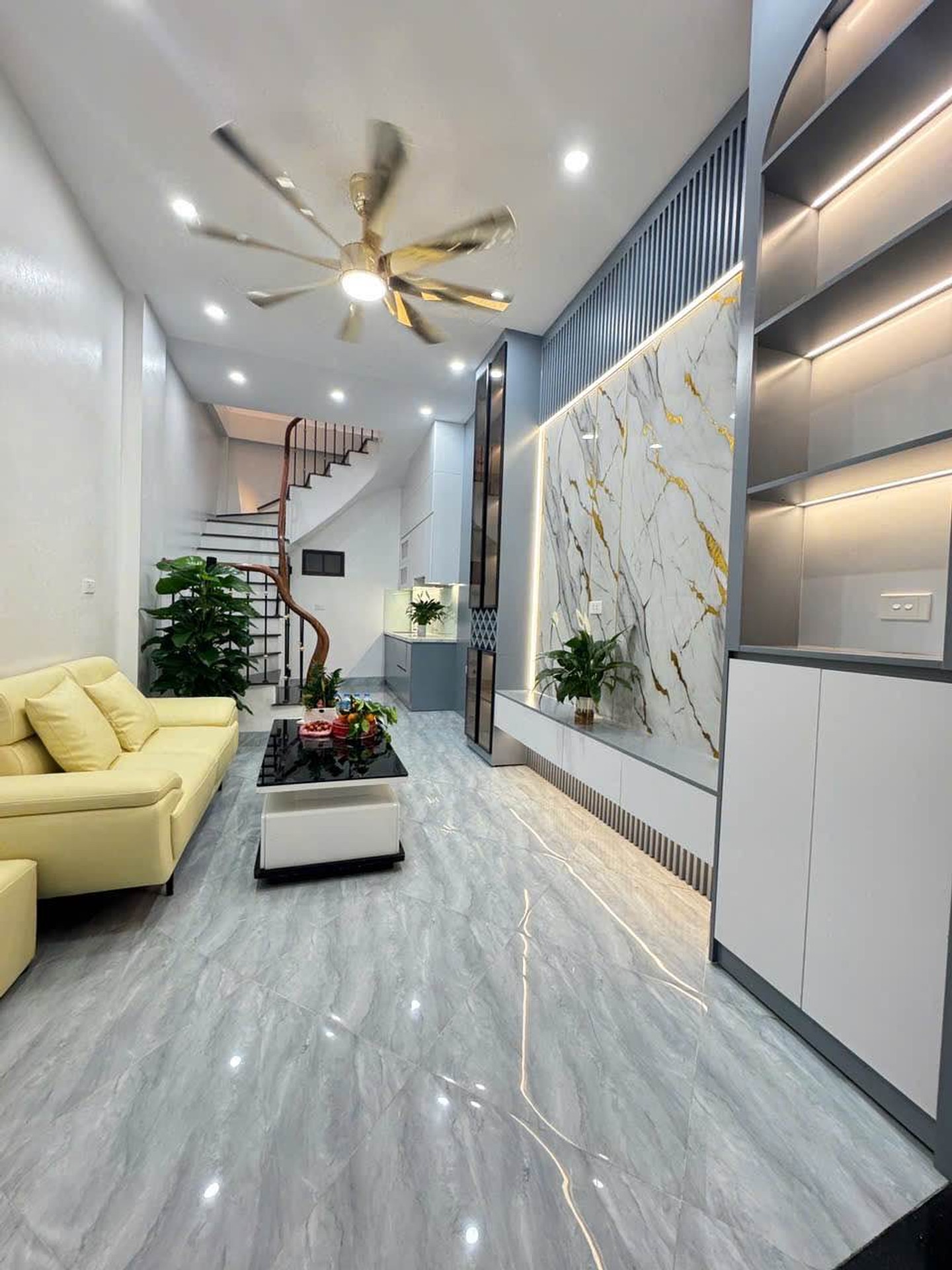 Bán  nhà Hồ Ba Mẫu, quận Đống Đa 6x tỷ ,28m, ngõ gần ô tô , vị trí đẹp, full nội thất. 15999572