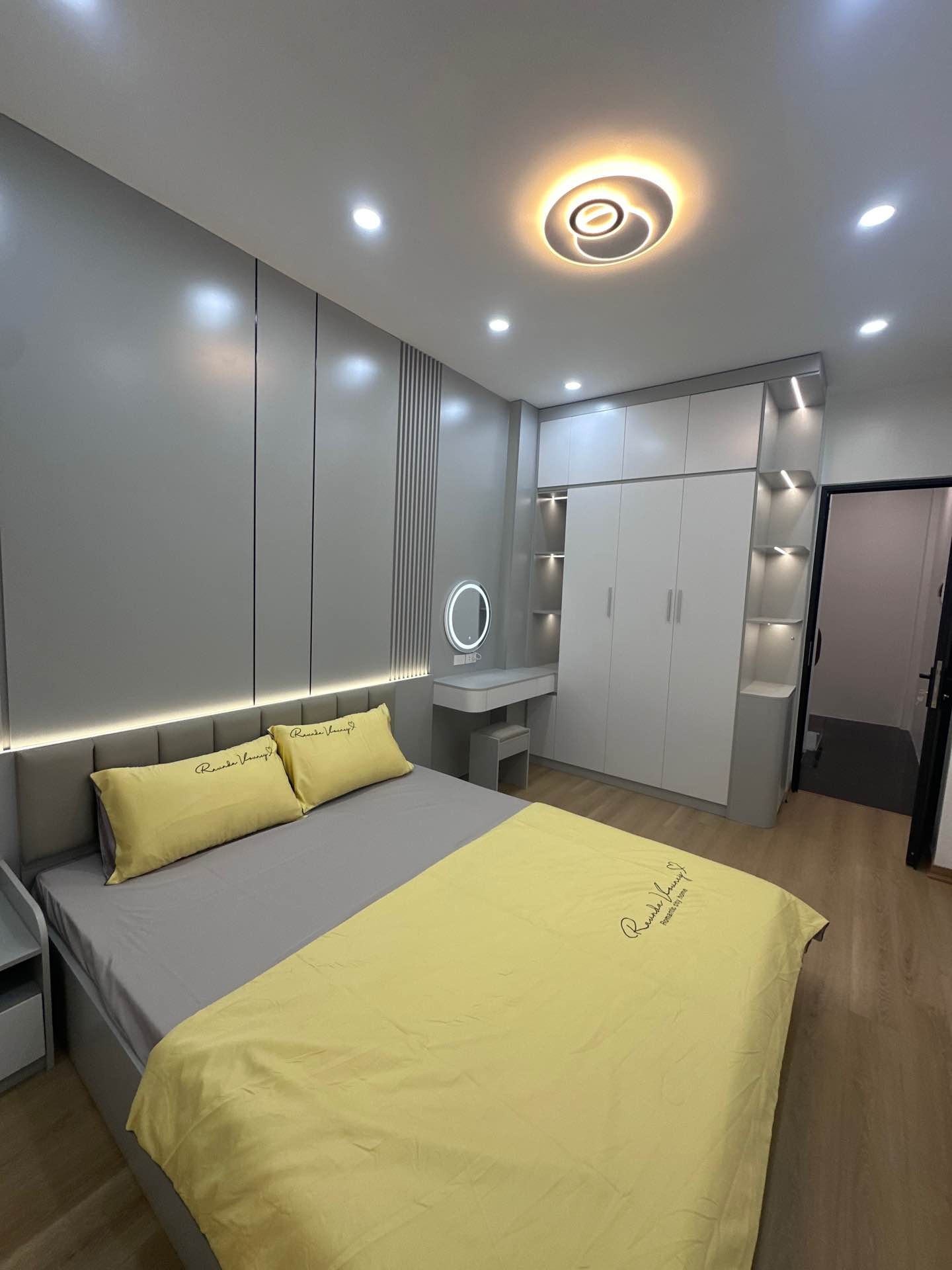 Bán  nhà Hồ Ba Mẫu, quận Đống Đa 6x tỷ ,28m, ngõ gần ô tô , vị trí đẹp, full nội thất. 15999572