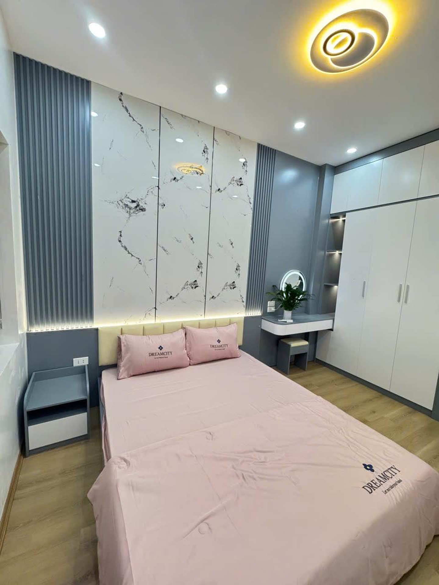 Bán  nhà Hồ Ba Mẫu, quận Đống Đa 6x tỷ ,28m, ngõ gần ô tô , vị trí đẹp, full nội thất. 15999572