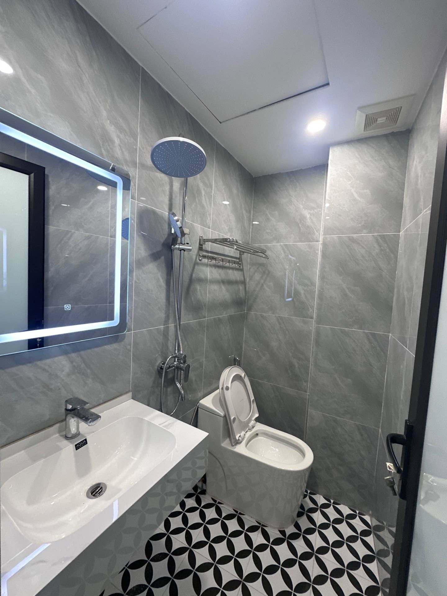 Bán  nhà Hồ Ba Mẫu, quận Đống Đa 6x tỷ ,28m, ngõ gần ô tô , vị trí đẹp, full nội thất. 15999572