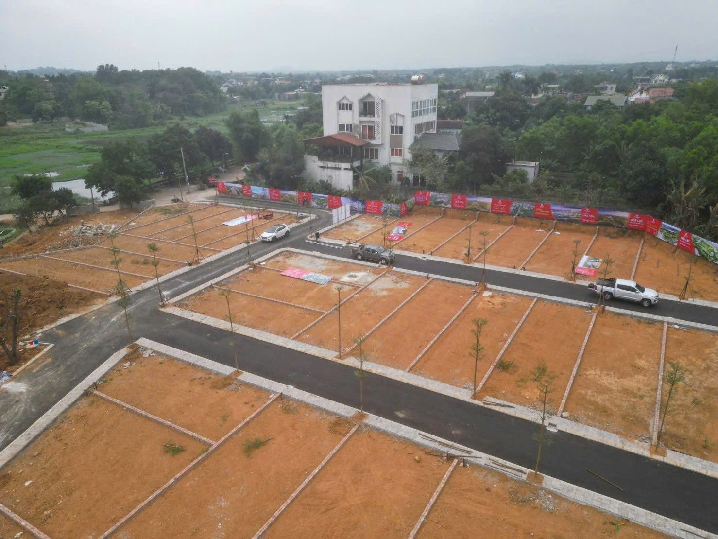 SUẤT NGOẠI GIAO LÔ ĐẤT 2 MẶT TIỀN PHÁP LÝ CHUẨN – SẴN SỔ ĐỎ - SÁT VÁCH KHU ĐẤU GIÁ ĐỒNG MÔ 15999592
