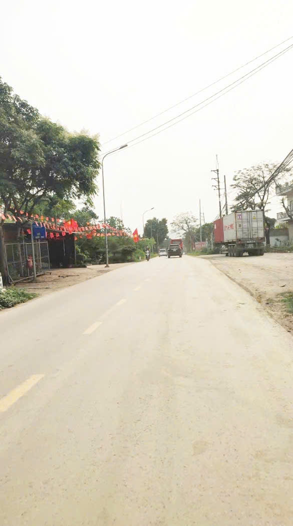Sập sàn lô đất 102m2 mặt tiền rộng sát Quốc lộ 21 15999724