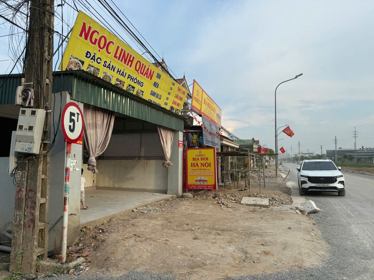 CẦN CHO THUÊ MB KINH DOANH CÓ VỊ TRÍ ĐẸP ĐỐI DIỆN VSIP LUXSHARE HƯNG NGUYÊN - THỊ TRẤN HƯNG NGUYÊN 15999732