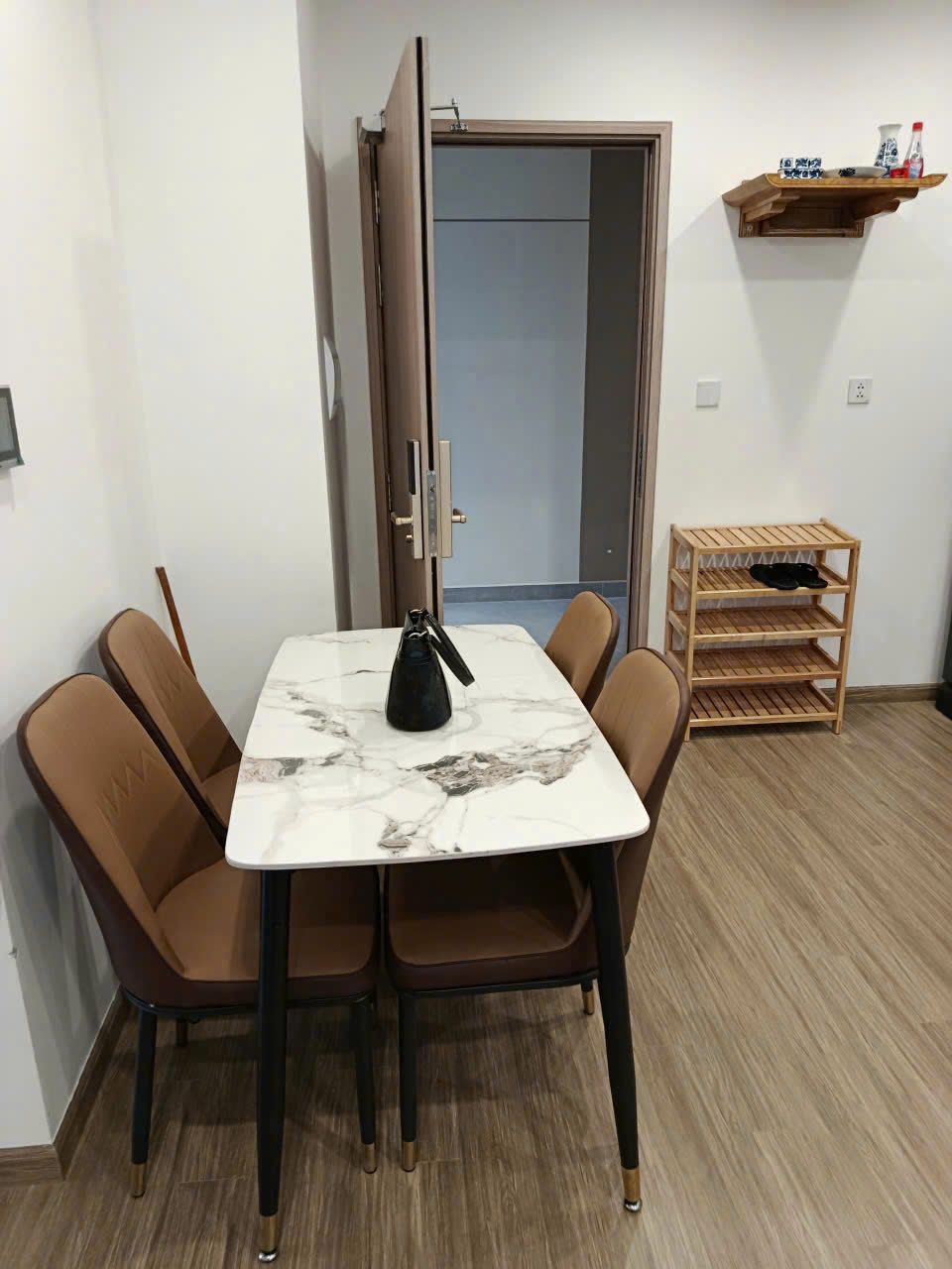 Chính chủ cho thuê căn hộ 2 ngủ,2 wc,đủ nội thất tại Vinhomesmart Tây Mỗ 15999742