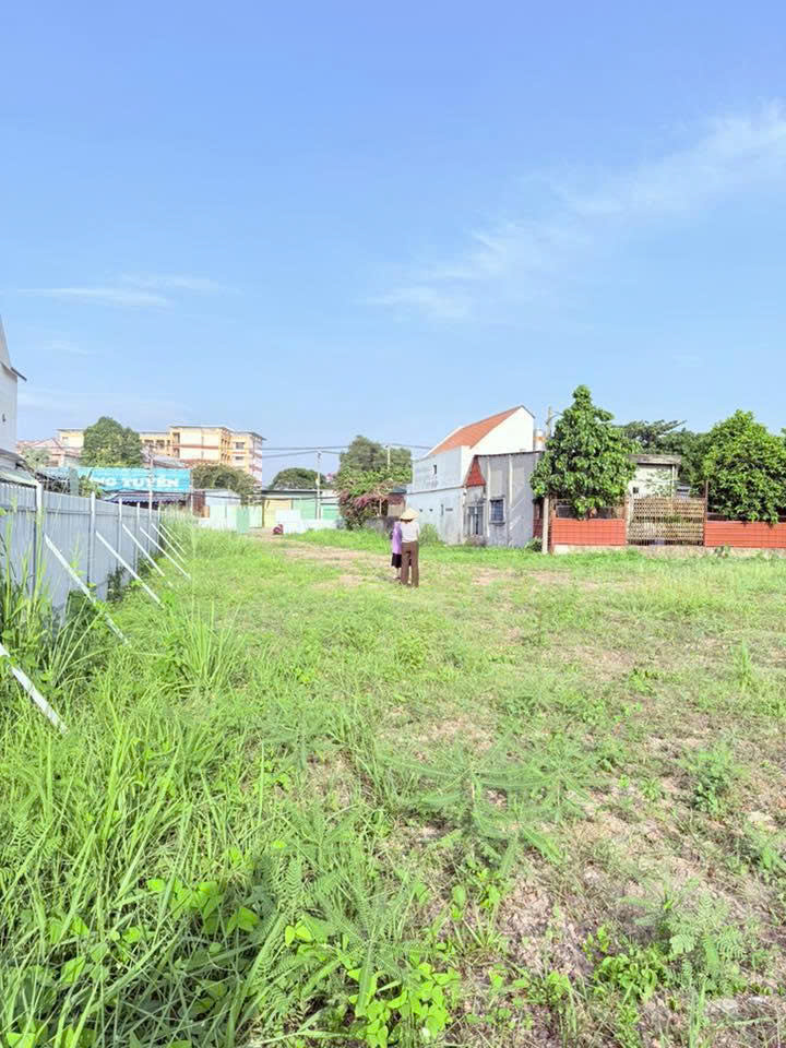 Bán Đất Mặt tiền Đỗ Văn Dậy, gần Chợ Hóc Môn 5 phút, 1876m2 full thổ, 28x67m, chỉ 49,9 tỷ. 15999779