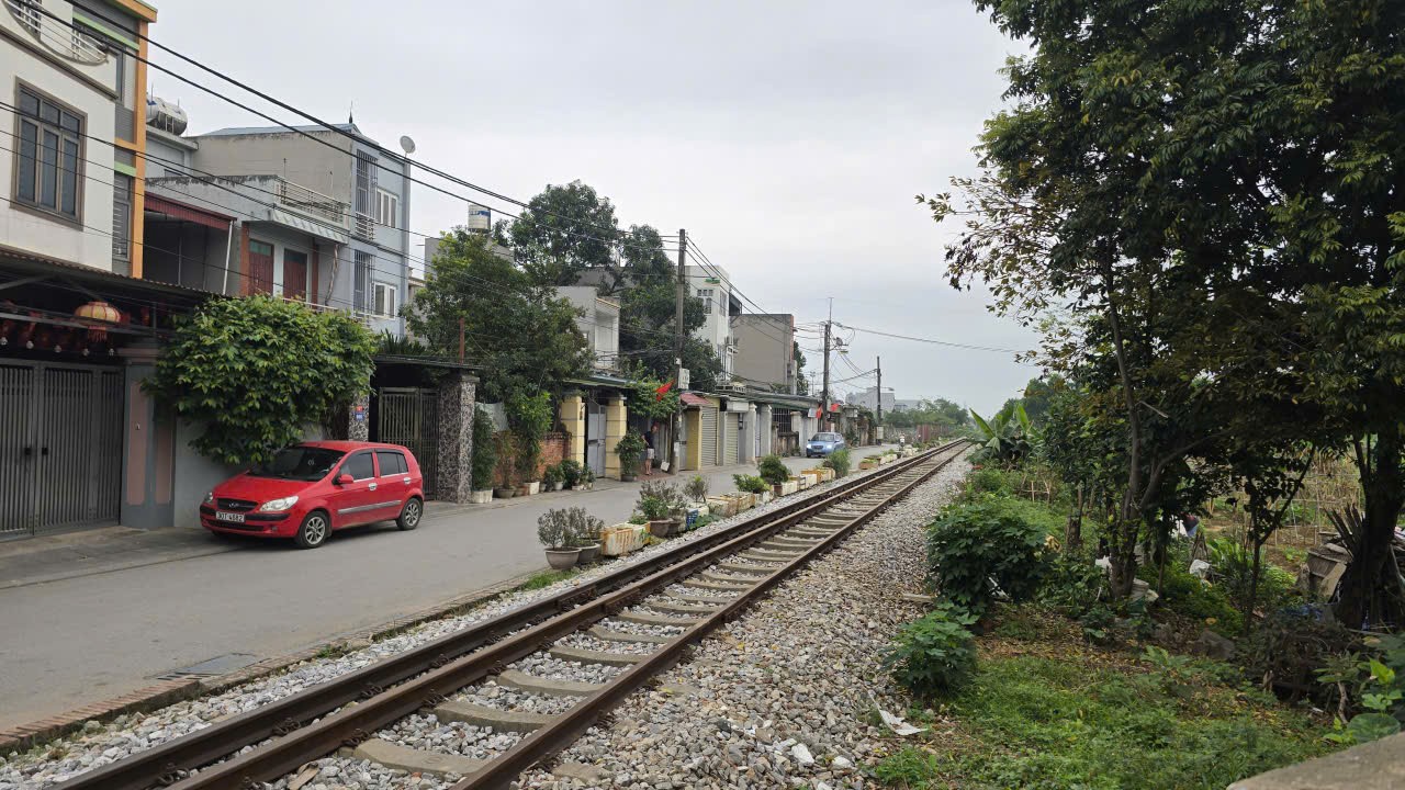 Bán gấp nhà 84m2. Mặt tiền 5,6m tại Tổ 24 Thị trấn Đông Anh. Giá 11 tỷ, ôtô Morning qua nhà 15999838