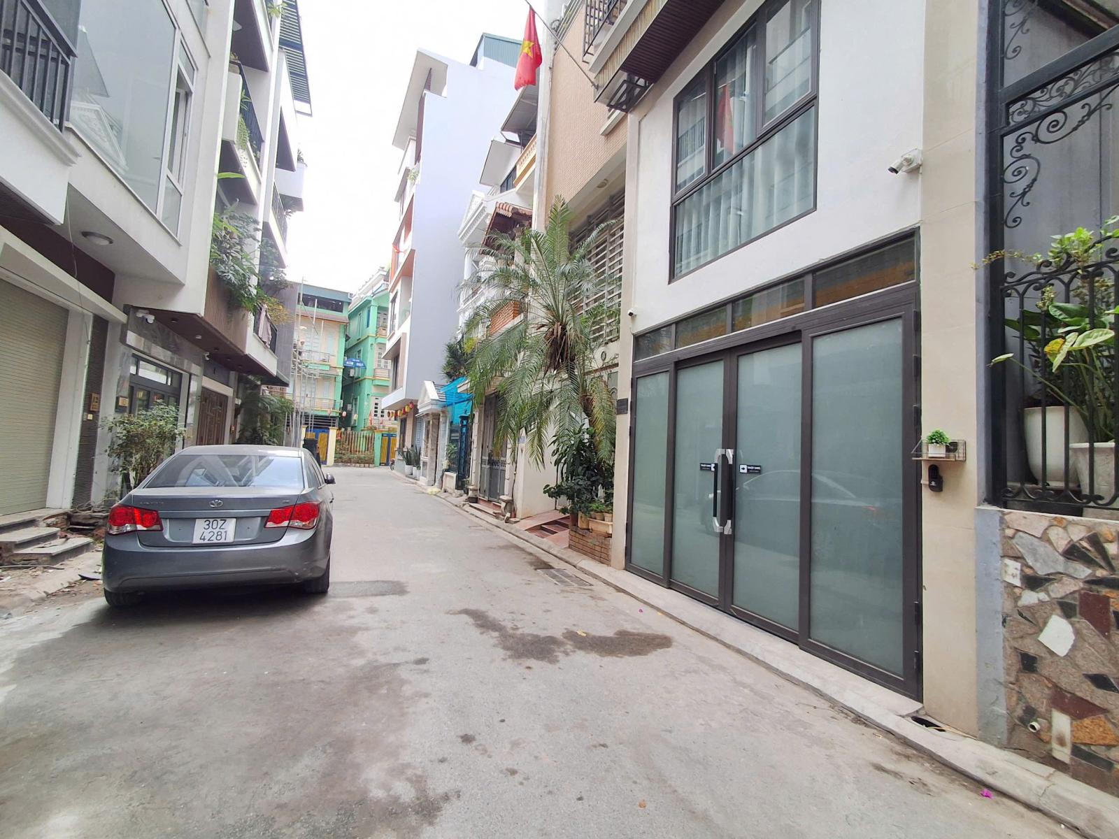 BÁN CHDV Ô TÔ TRÁNH - GARA - KINH DOANH 7 Tầng Phố Nguyễn Văn Cừ 80m2 X 28.6 tỷ Long Biên. 15999892