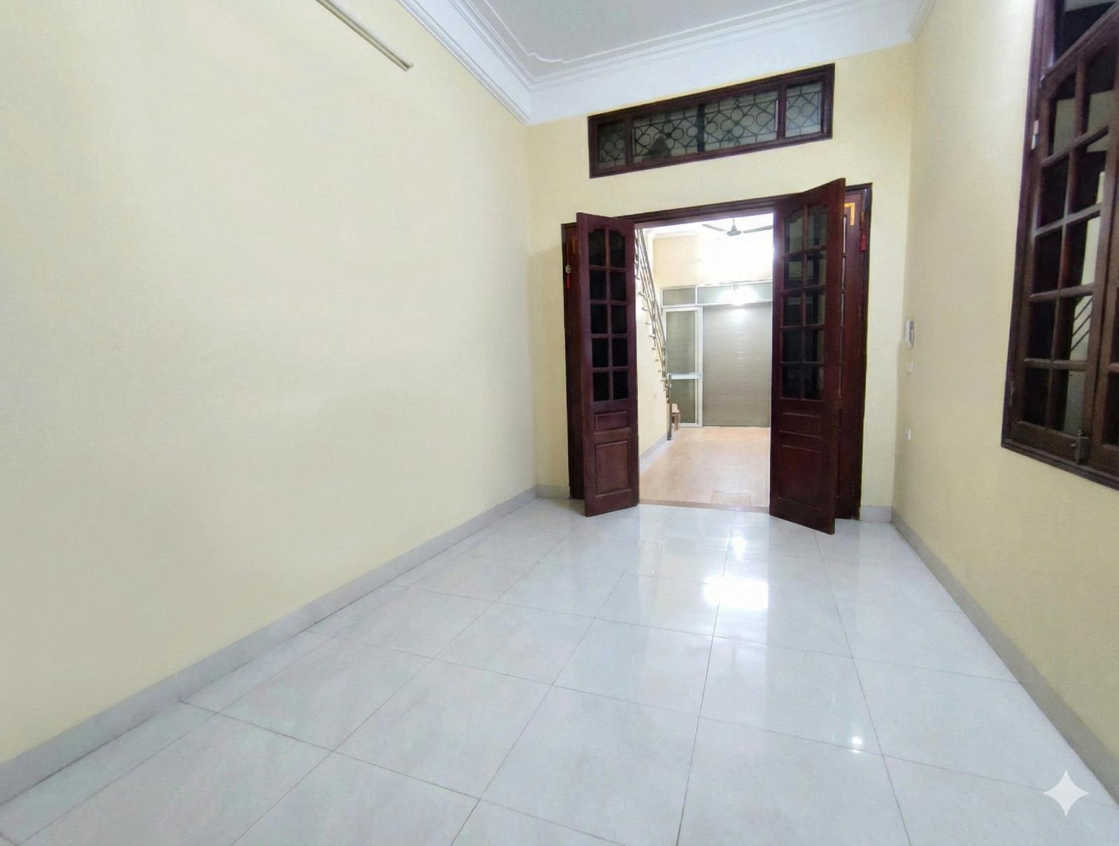 Cho thuê nhà căn góc 82 ngô quyền hà đông, 35m nhà 3 tầng, kinh doanh tốt 15999902