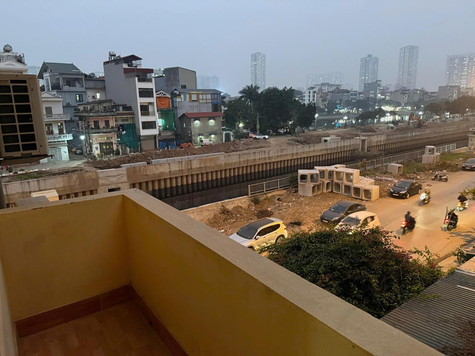 Cho thuê nhà căn góc 82 ngô quyền hà đông, 35m nhà 3 tầng, kinh doanh tốt 15999902