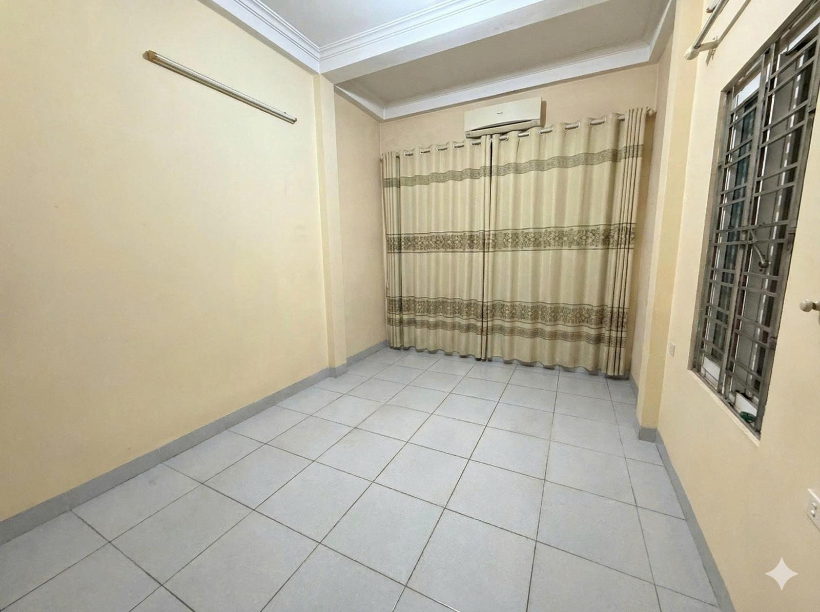 Cho thuê nhà căn góc 82 ngô quyền hà đông, 35m nhà 3 tầng, kinh doanh tốt 15999902