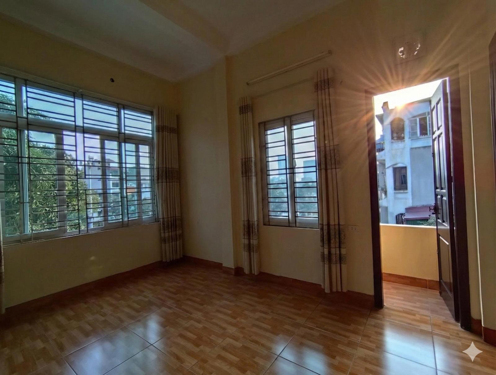 Cho thuê nhà căn góc 82 ngô quyền hà đông, 35m nhà 3 tầng, kinh doanh tốt 15999902