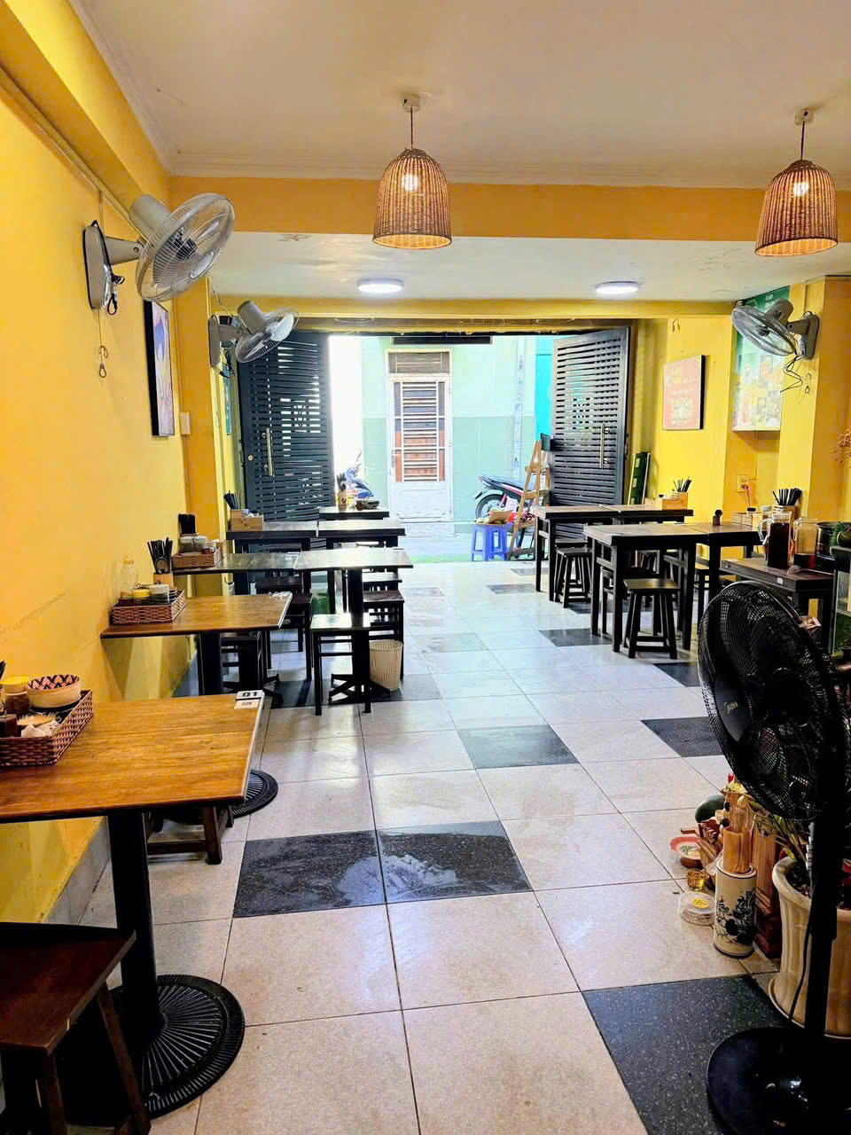 SANG NHƯỢNG QUÁN LẨU và CƠM VĂN PHÒNG TẠI QUẬN 3, THÀNH PHỐ HỒ CHÍ MINH 15999933