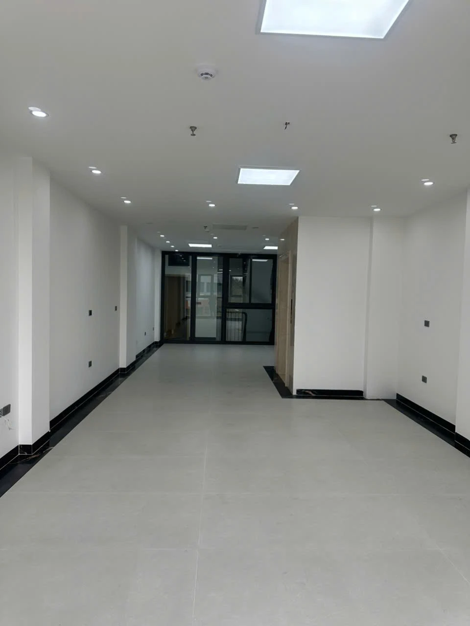 Cho thuê tầng 1-2-3-4   tòa building số 64 ngõ 34 Hoàng Cầu, quận Đống Đa, Hà Nội 15999973