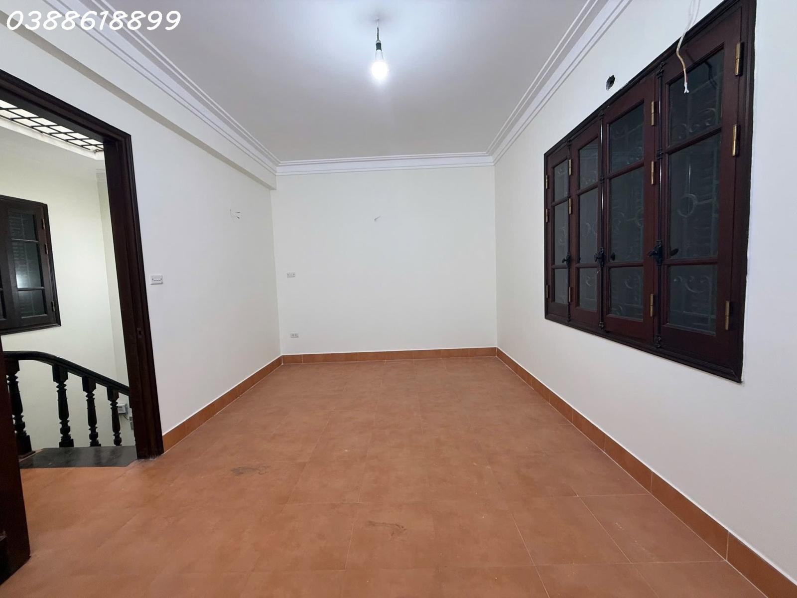 🏡 PHÂN LÔ TRẦN QUỐC HOÀN - CẦU GIẤY - Ô TÔ TRÁNH DỪNG ĐỖ - HAI MẶT THOÁNG - DÂN TRÍ CAO - Ở CỰC 16000000