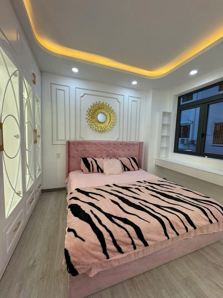 BIỆT THỰ PHẠM HỮU LẦU - CẠNH PHÚ MỸ HƯNG - NGANG KHỦNG 8M 16000100