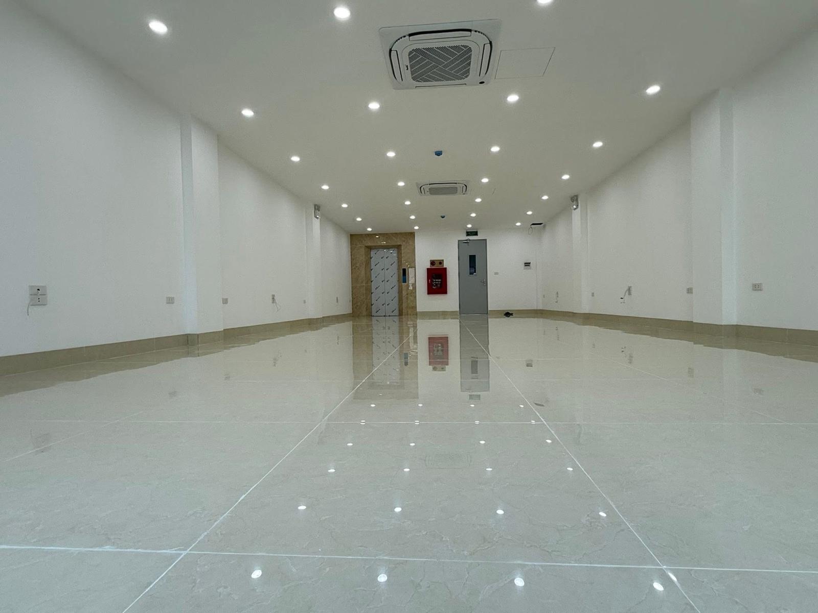 Giảm chào 2 tỉ! Bán nhà mặt phố Hoàng Văn Thái, 120m2, 8 tầng 1 hầm, mặt tiền 6m, nhỉnh 65 tỷ 16000106