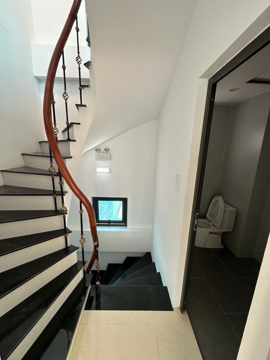 Giảm chào 2 tỉ! Bán nhà mặt phố Hoàng Văn Thái, 120m2, 8 tầng 1 hầm, mặt tiền 6m, nhỉnh 65 tỷ 16000106