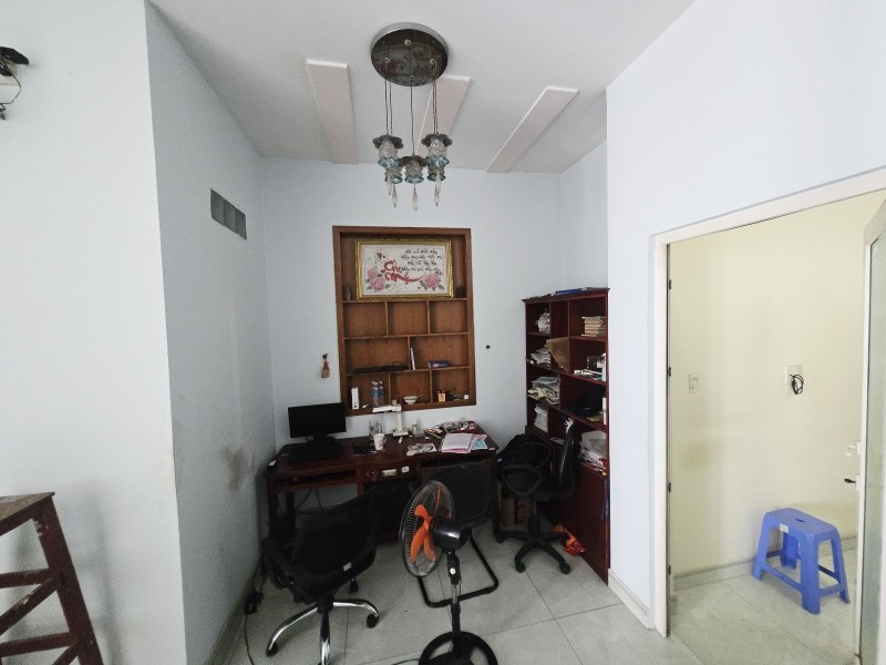 Bán nhà 3 Tầng có sân thượng 147m2,Ngang 6M,đường 3 ô tô,gần Vincom Dĩ An 16000135