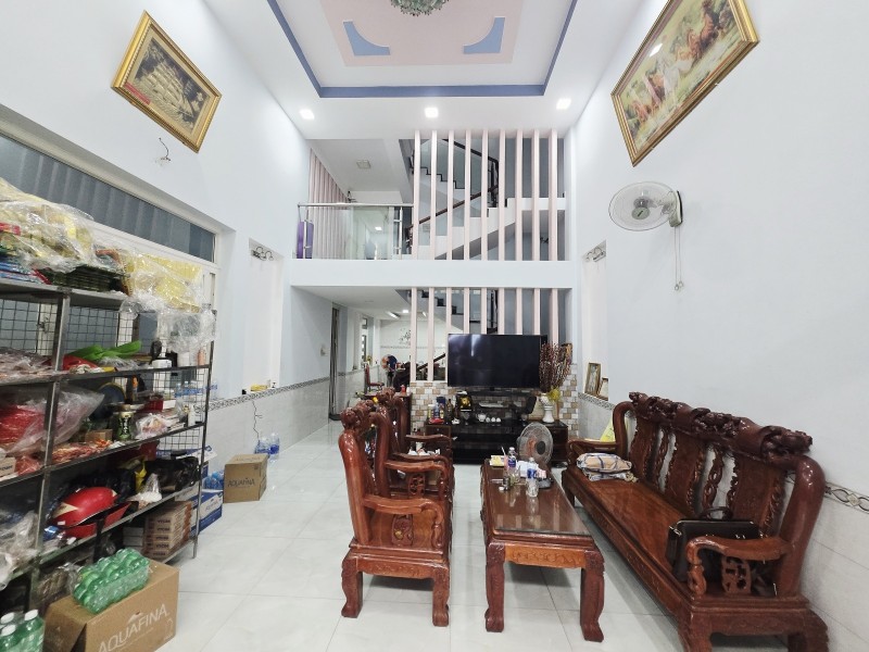 Bán nhà 3 Tầng có sân thượng 147m2,Ngang 6M,đường 3 ô tô,gần Vincom Dĩ An 16000134